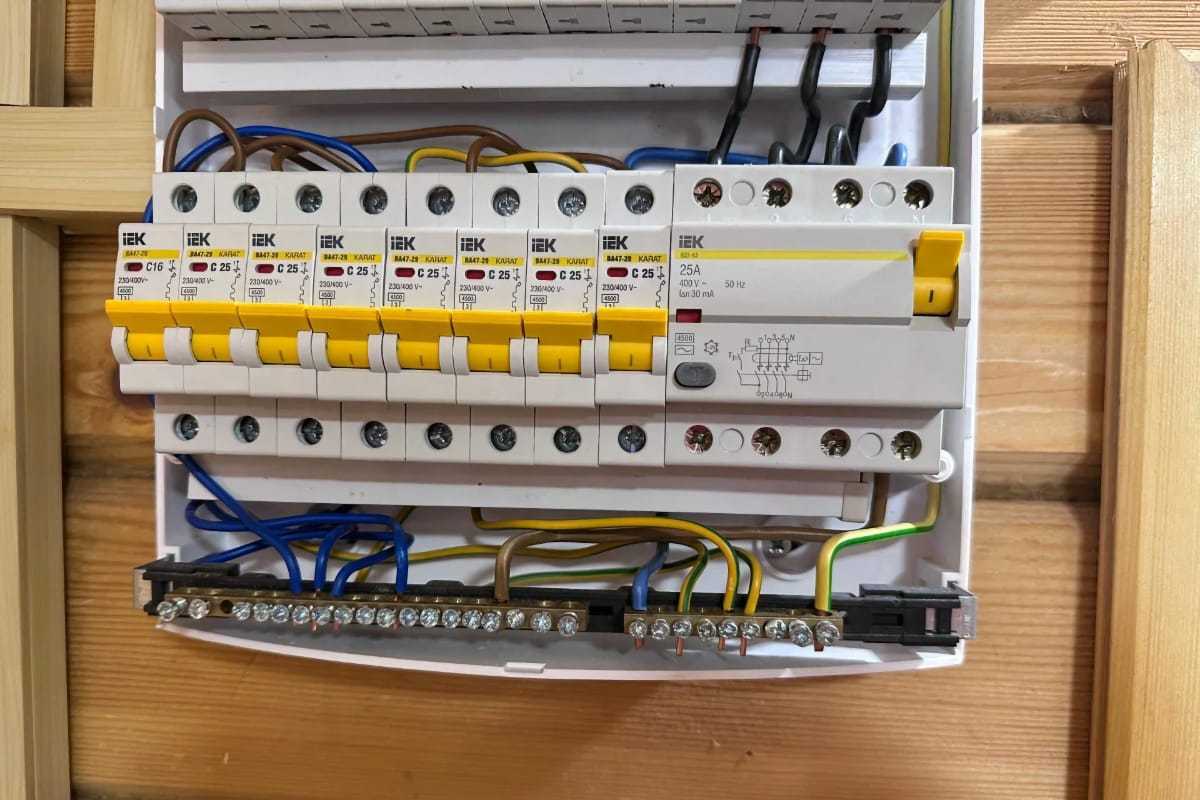 Нужен электрик в Малой Вишере? Выполняем электромонтажные работы